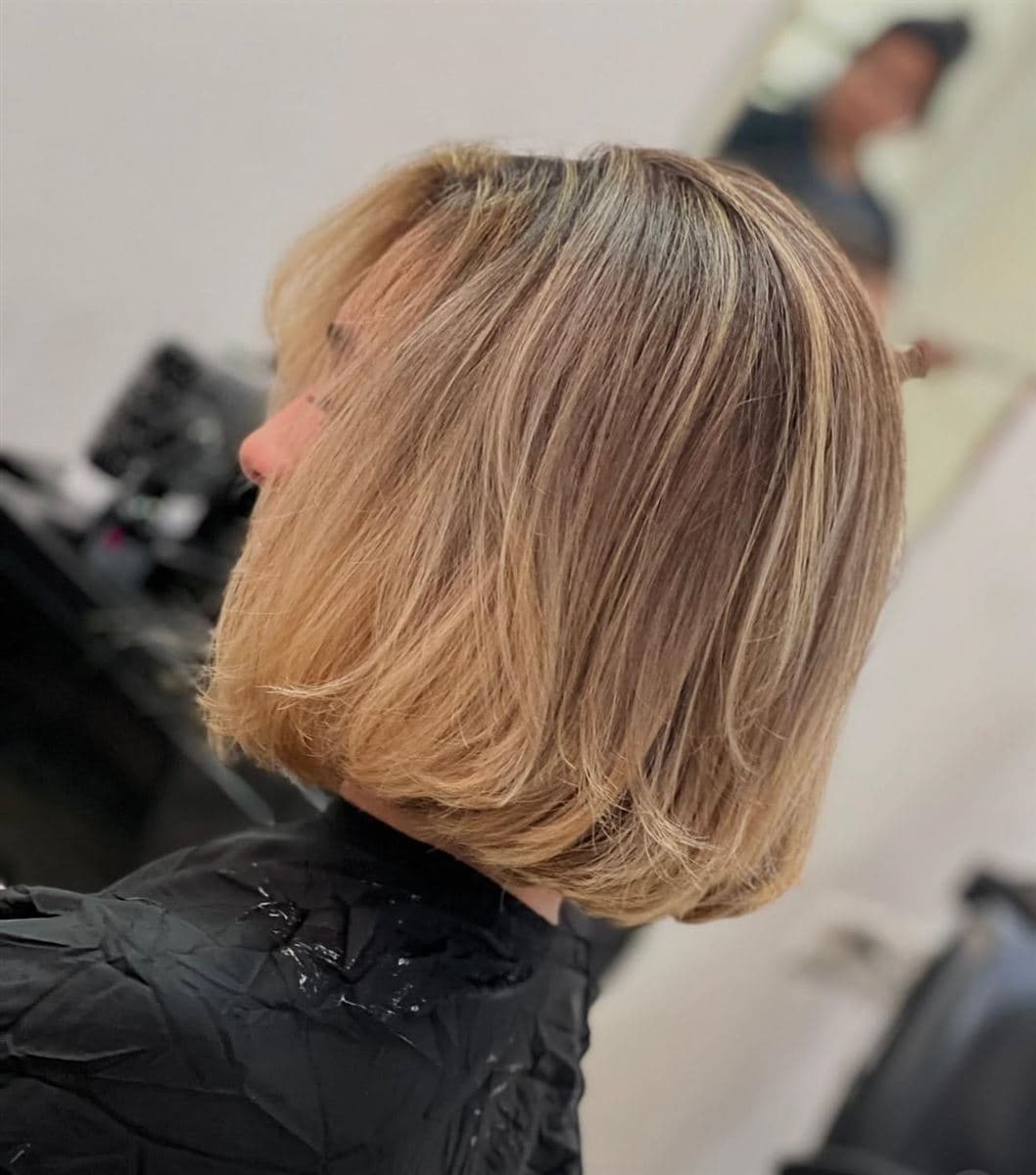 Corte bob en tonos rubios con acabado natural